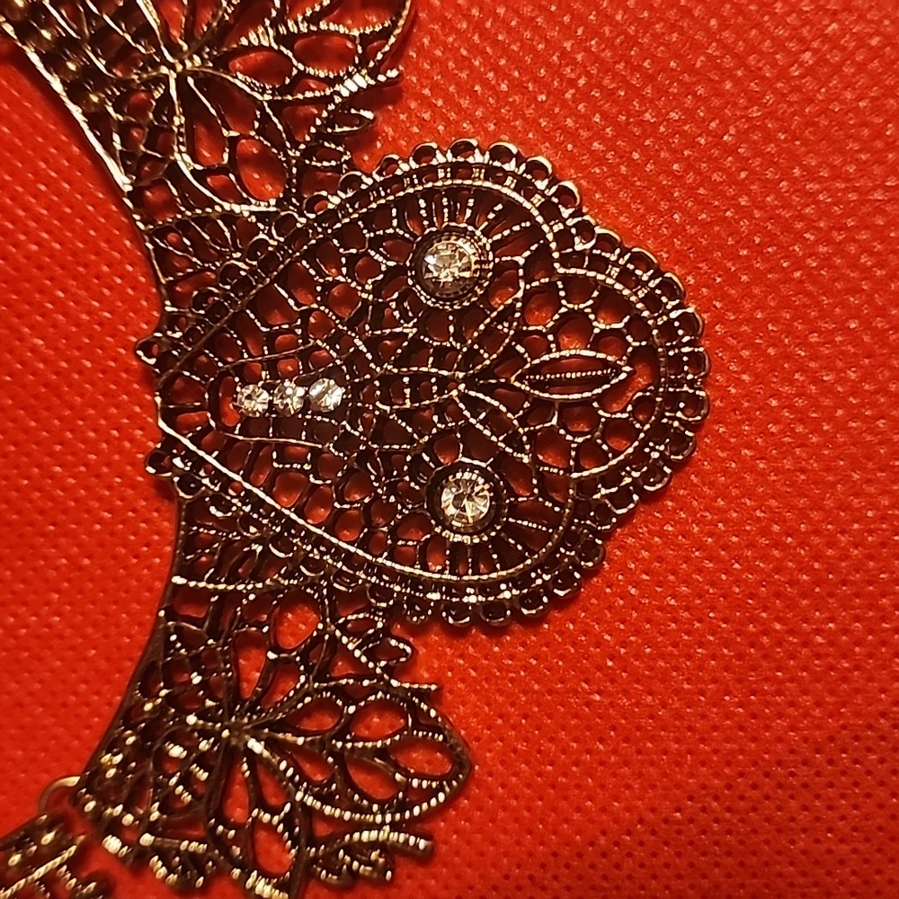 Intricate Gold Filigree Necklace, Free Earrings With Purchase - Picture 5 of 7